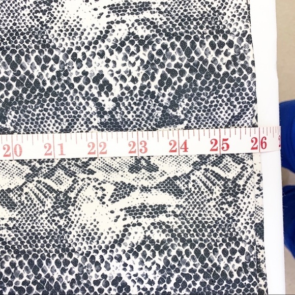 Katherine Barclay snake Print Pencil Skirt. Size 8 - Picture 9 of 10